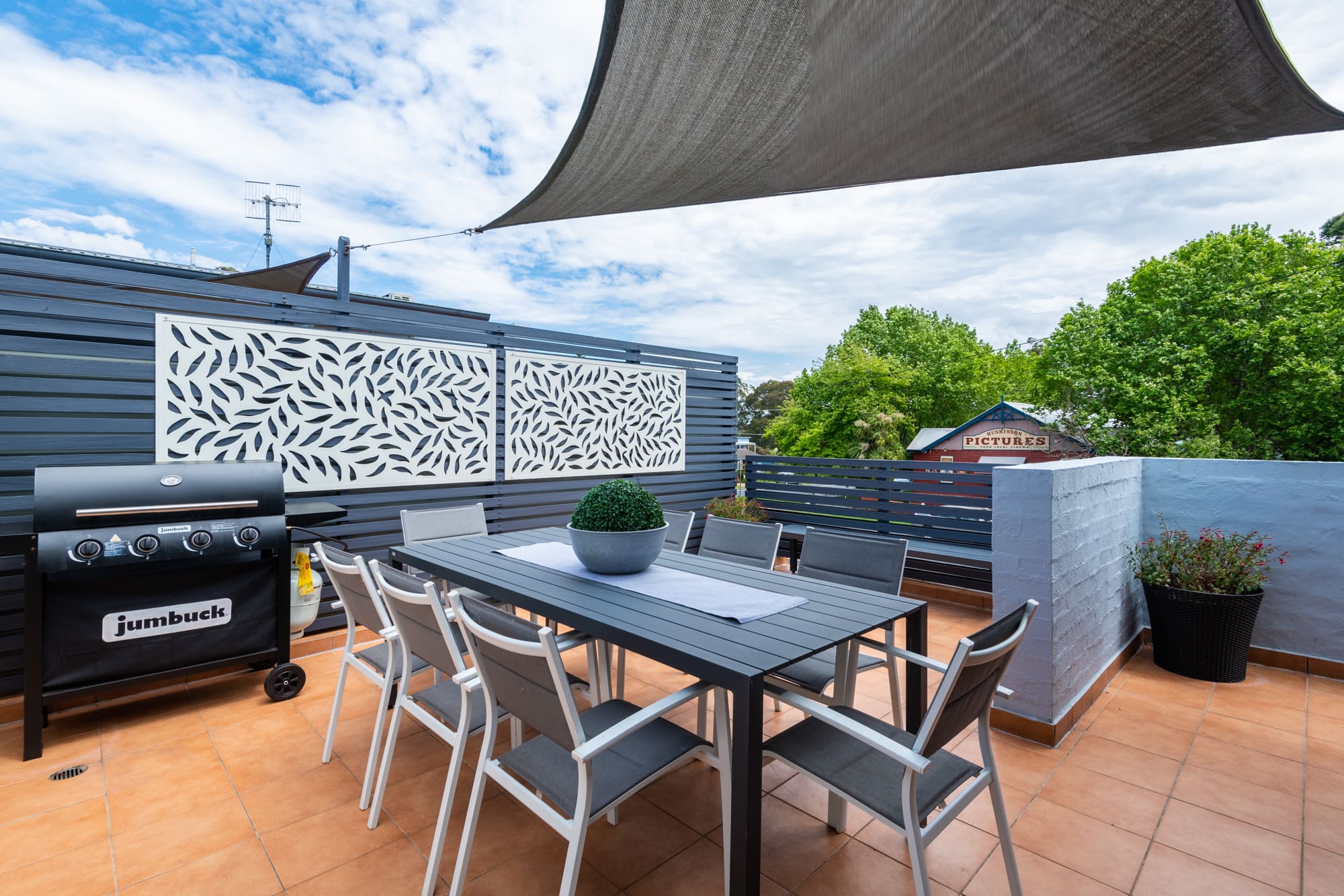 Nautilus Jervis Bay: outdoor seating in Orion apartment accommodation in Huskisson 