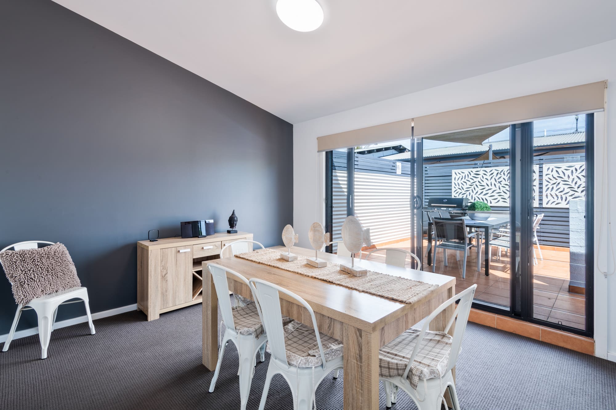 Nautilus Jervis Bay: dining room in Orion apartment accommodation in Huskisson 