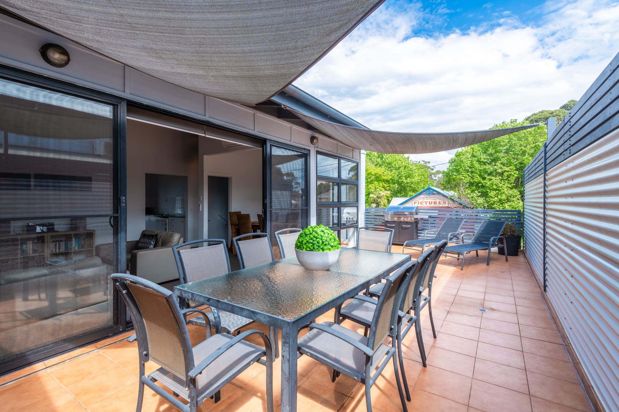 Nautilus Jervis Bay: outdoor patio in Plantation Jervis Bay holiday apartment 