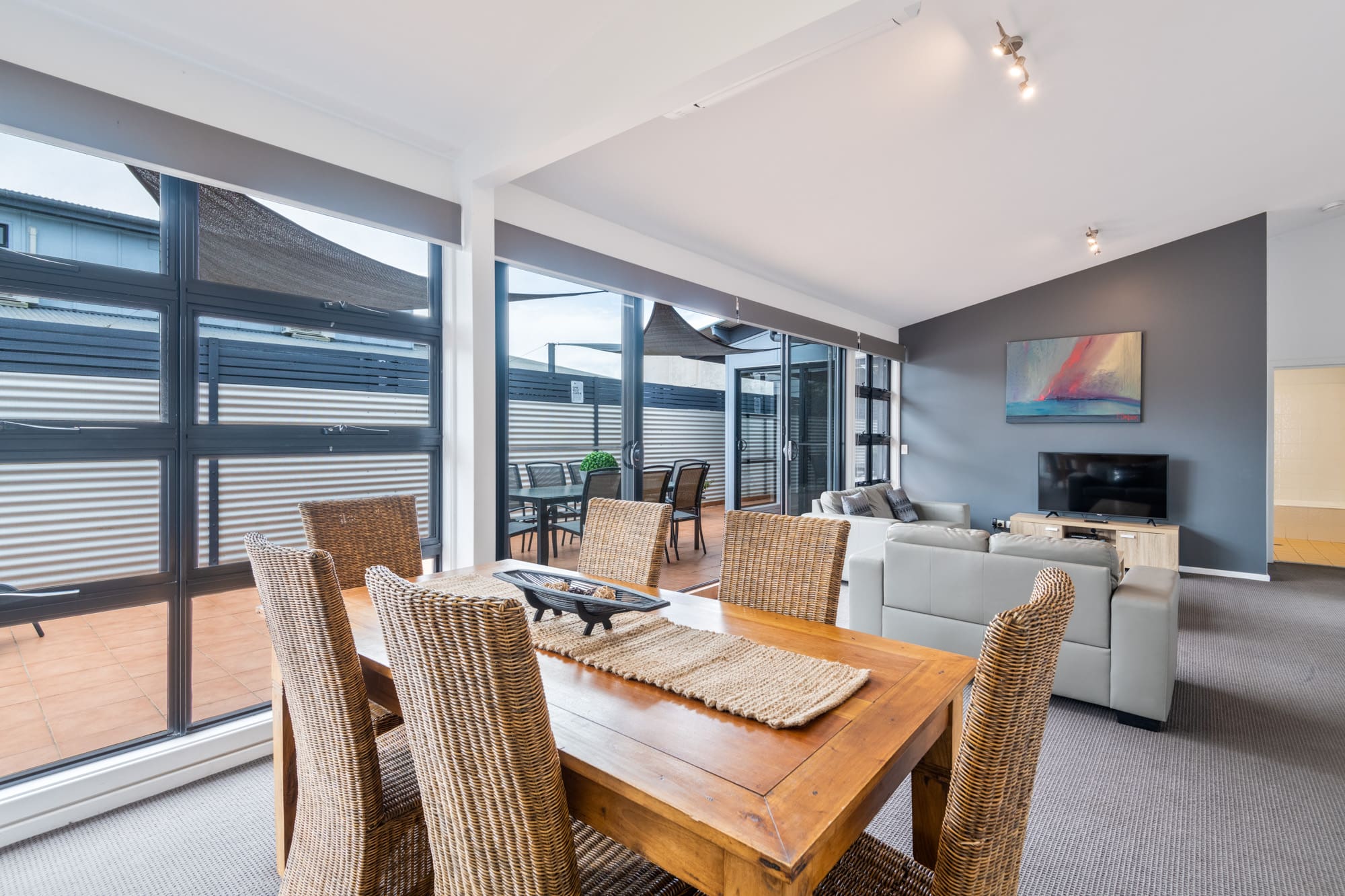 Nautilus Jervis Bay: dining room table in Plantation Jervis Bay holiday apartment 