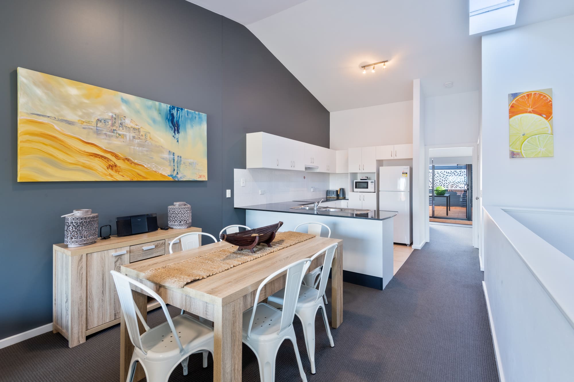 Nautilus Jervis Bay: Kitchen dining room table in Greenfields apartment Jervis Bay holiday rental 