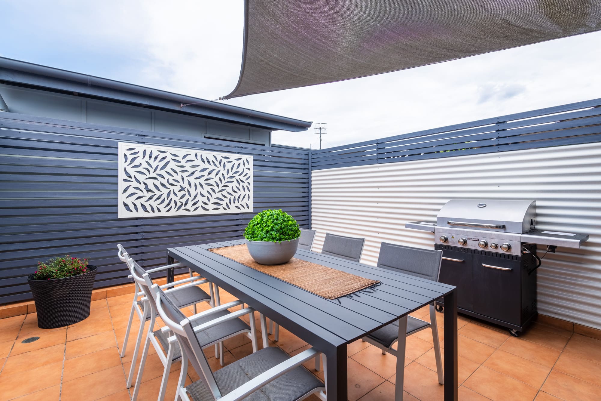 Nautilus Jervis Bay: patio BBQ in Greenfields apartment Jervis Bay holiday rental 